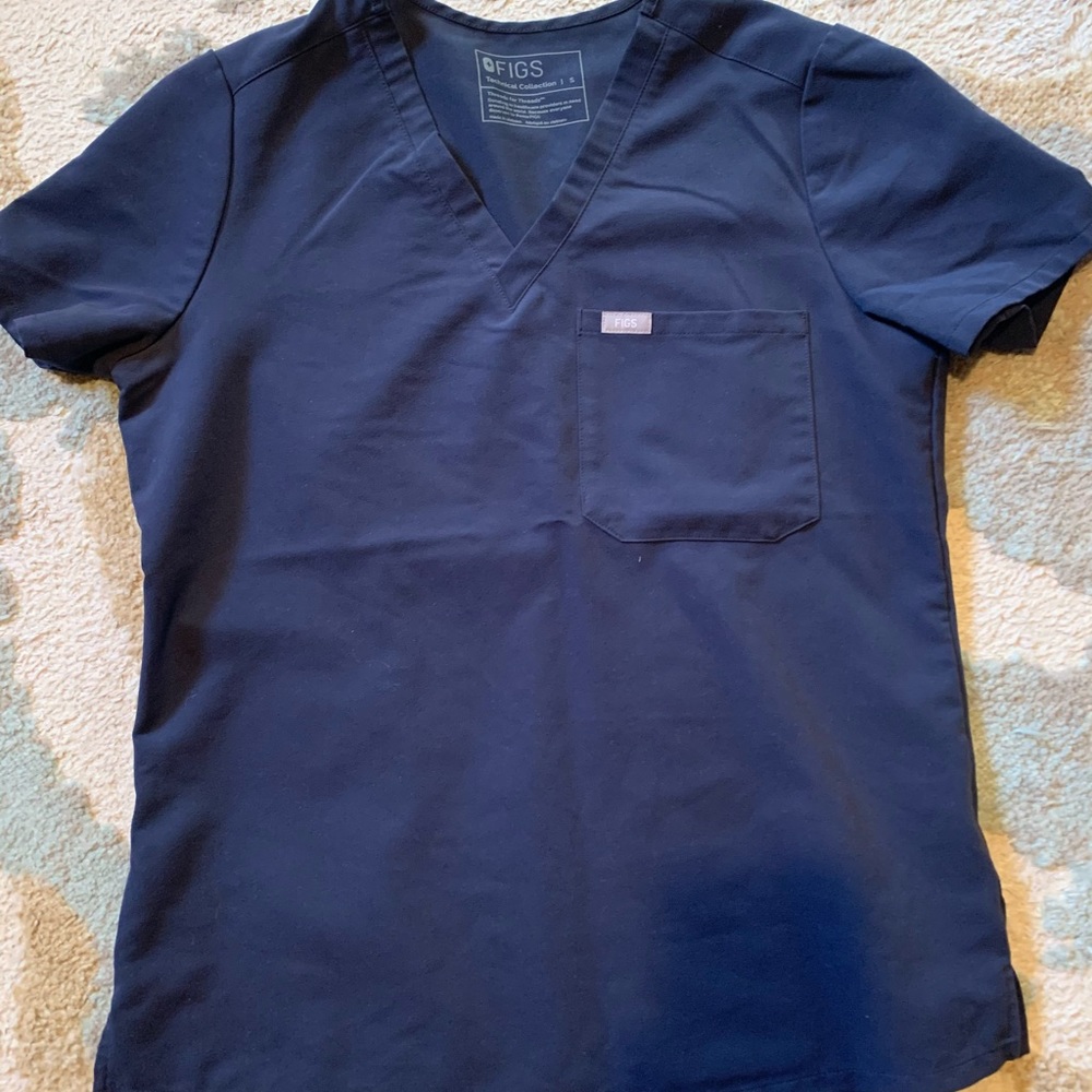 FIGS QUIET NAVY scrub set. Top and bottom size small
